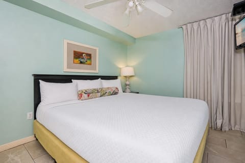 Phoenix All Suites Hotel 602, Gulf Shores, Alabama, beach front, 1 fully equipped hotel suite on the 6th floor