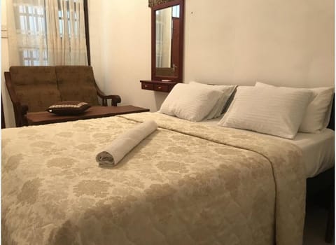 Deluxe Room | 1 bedroom, iron/ironing board