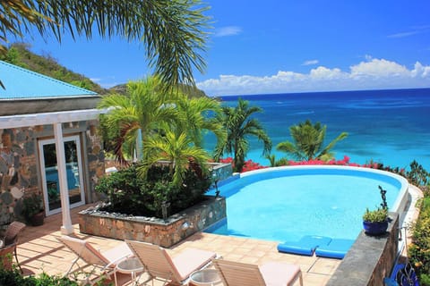 Carnival Beach is located in a stunning beachside location on Klein Bay