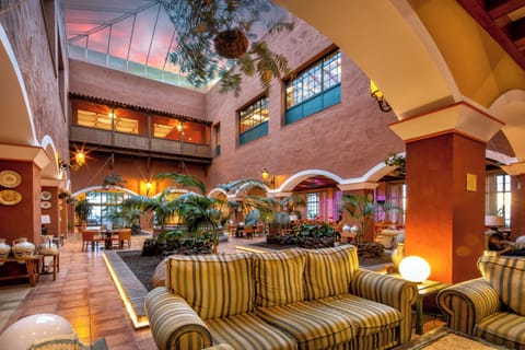 2 bars/lounges, piano bar