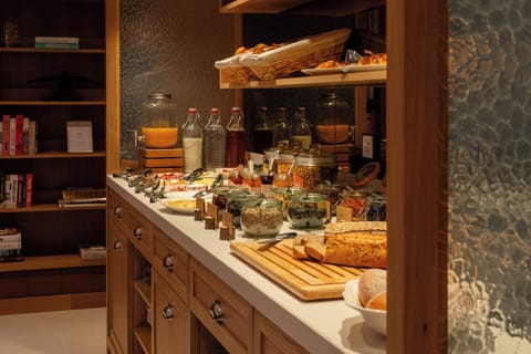 Daily buffet breakfast for a fee