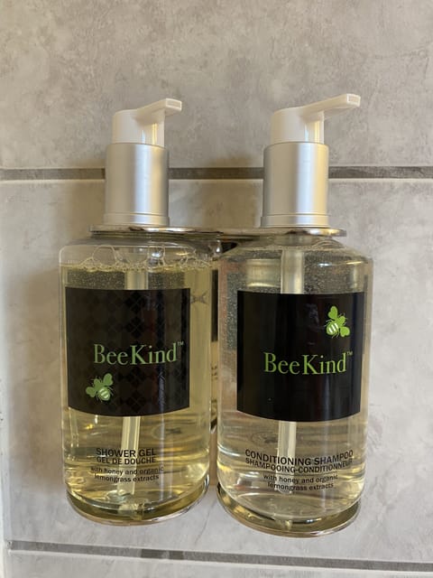 Combined shower/tub, designer toiletries, hair dryer, towels