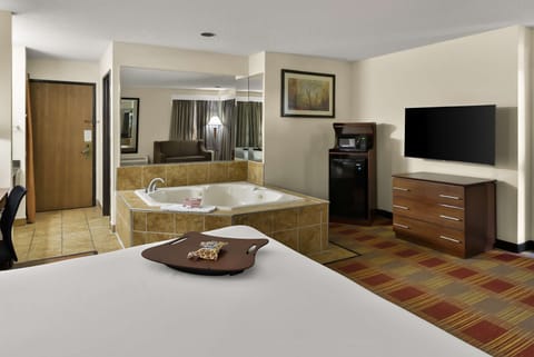Suite, 1 King Bed, Non Smoking, Pool View (Jetted tub) | In-room safe, desk, laptop workspace, iron/ironing board