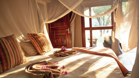Standard Room | Desk, bed sheets