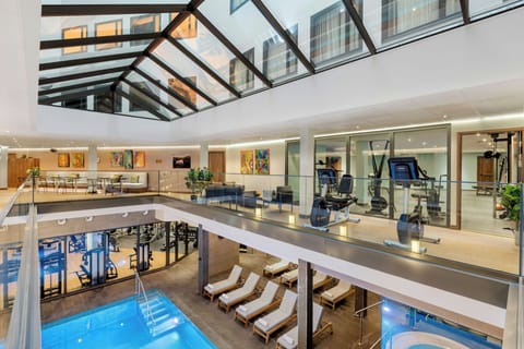 Couples treatment rooms, sauna, hot tub, steam room