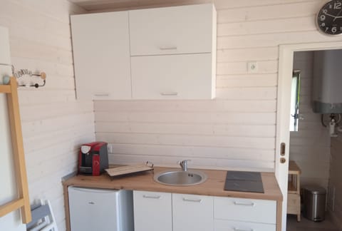 Comfort Studio, 1 Queen Bed, Kitchen, Garden View | Private kitchen