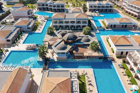 Indoor pool, seasonal outdoor pool, pool umbrellas, sun loungers