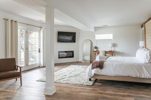 Superior Suite, Ensuite (8) | Premium bedding, memory foam beds, laptop workspace, blackout drapes