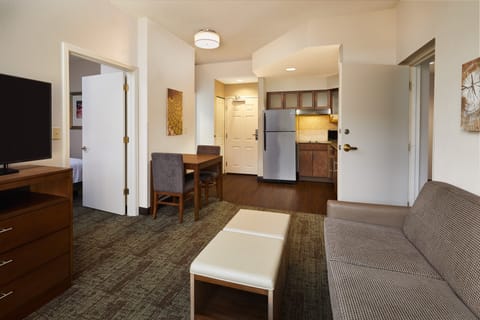 Premium bedding, in-room safe, desk, blackout drapes