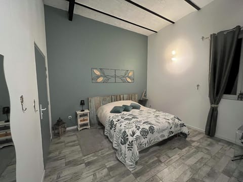 Double Room (Accessible) | Individually decorated, individually furnished, blackout drapes