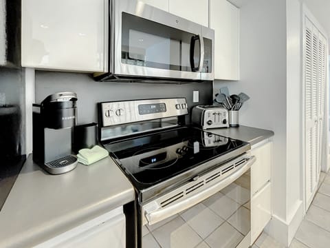 Full-size kitchen with Nespresso, Keurig, and toaster for your brews.