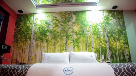 In-room safe, individually decorated, blackout drapes