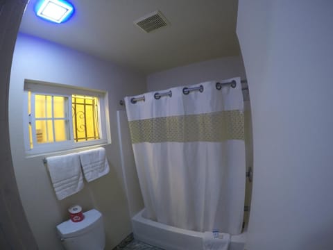 Combined shower/tub, deep soaking tub, free toiletries, hair dryer