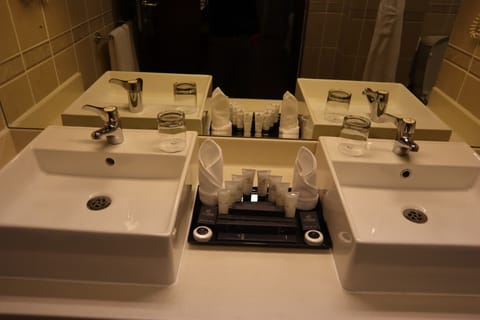 Suite | Bathroom sink