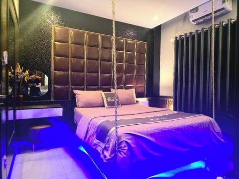 Standard Room | Desk, WiFi (free), bed sheets