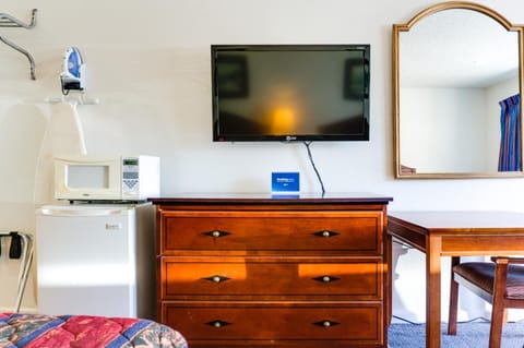 Desk, iron/ironing board, free rollaway beds, free WiFi