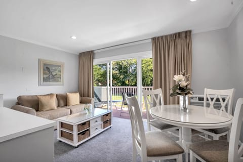 Deluxe Studio | Living area | TV