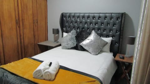 In-room safe, desk, WiFi (free)