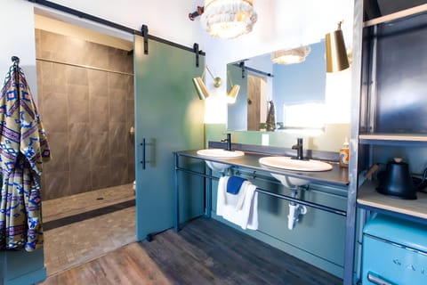 Classic Quadruple Room | Bathroom | Designer toiletries, hair dryer, towels, soap