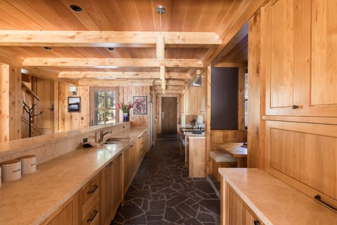 An open and airy kitchen.