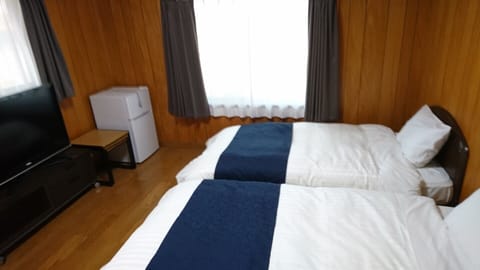 room 5 Equipment Television · 2 doors Refrigerator · safe · air purifier · nest table · flashlight · alarm clock