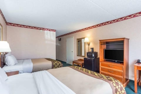 Blackout drapes, free WiFi, bed sheets