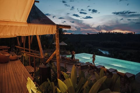 Infinity pool