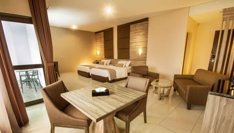Twin Suite | Desk, laptop workspace, soundproofing, bed sheets