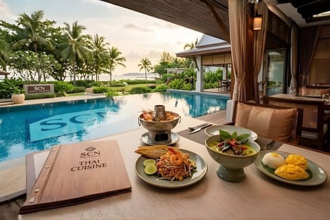 2 restaurants; breakfast, lunch, and dinner served