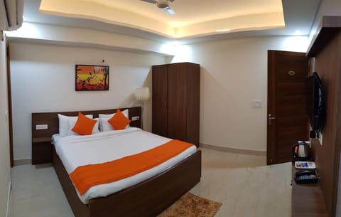 Soundproofing, iron/ironing board, rollaway beds, free WiFi
