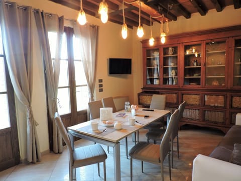 Villa, 3 Bedrooms, Garden View | In-room dining