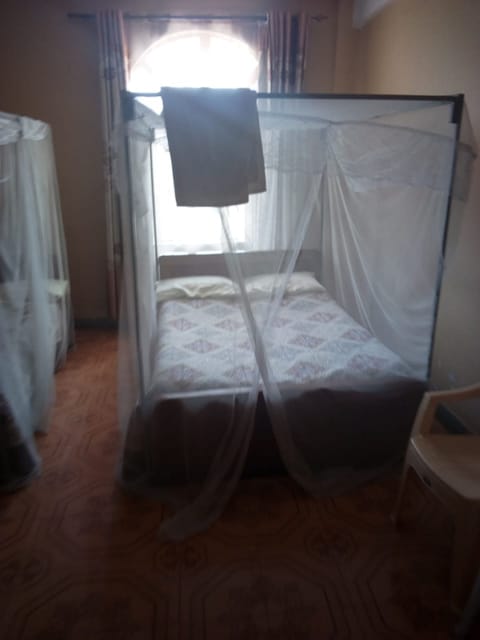 Double Room | Desk, free WiFi, bed sheets