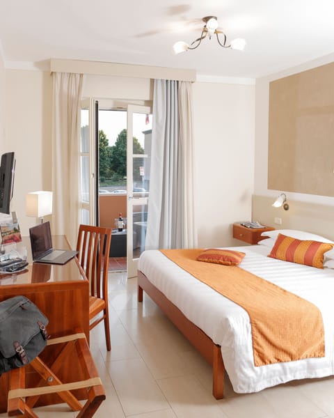 Superior Double Room | Minibar, in-room safe, desk, soundproofing