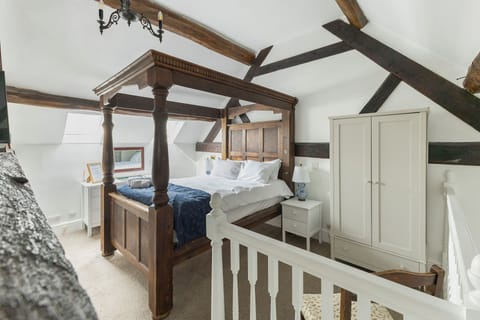 Standard Suite, 1 Double Bed | Individually decorated, individually furnished, iron/ironing board