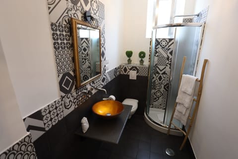 Deluxe Double Room, Balcony (Excelsa) | Bathroom | Shower, hair dryer, bathrobes, slippers