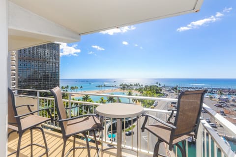 Condo, 2 Bedrooms | Property grounds