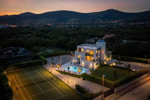Exclusive 5- star villa Marijeta with Tennis court