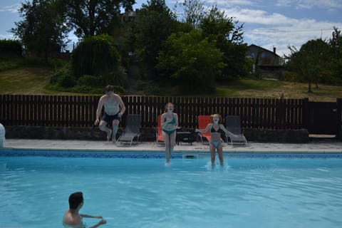 Fantastic shared seasonal pool