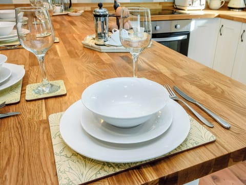 <strong>C</strong>ontemporary kitchen area | Stackyard Cottage, Skeyton, near North Walsham