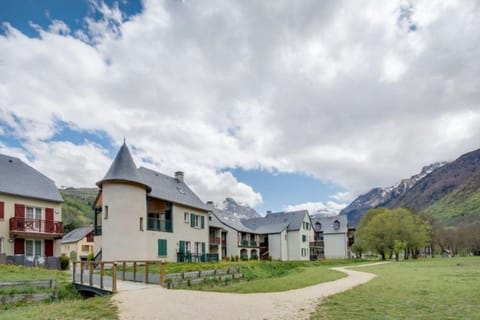Experience the picturesque atmosphere at this amazing property.