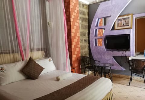 Double Room | Free WiFi, bed sheets