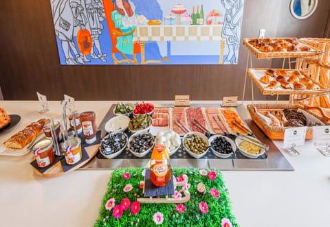 Daily continental breakfast for a fee