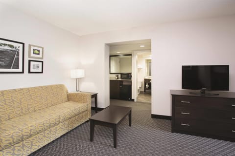 Suite, 1 King Bed, Non Smoking | Premium bedding, desk, laptop workspace, blackout drapes