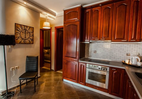Suite, 2 Bedrooms, Balcony, Sea View | Private kitchen