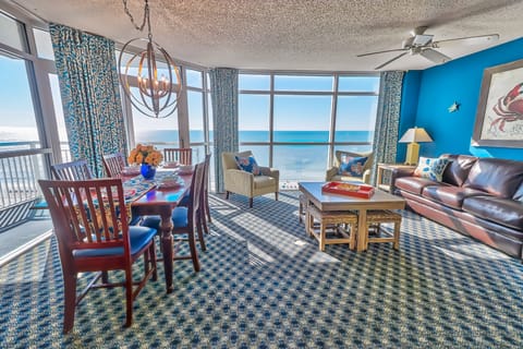 360 degree view of the Atlantic Ocean from Ceiling to Floor Windows