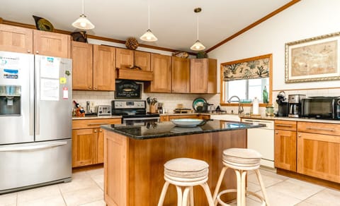 Kitchen with Eat-In Seating