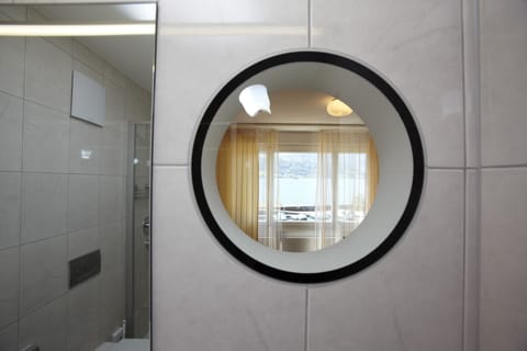 Standard Double or Twin Room, Bathtub | Bathroom | Free toiletries, hair dryer, towels