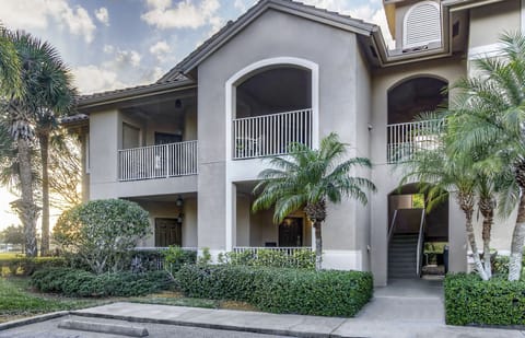 Golf Haven: Our villa offers stunning course views and prime clubhouse access.