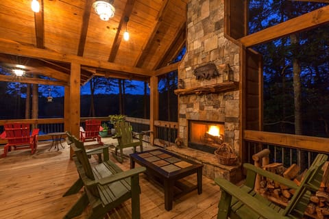 Cozy Fireplace and Gorgeous Sunset Lake Views
