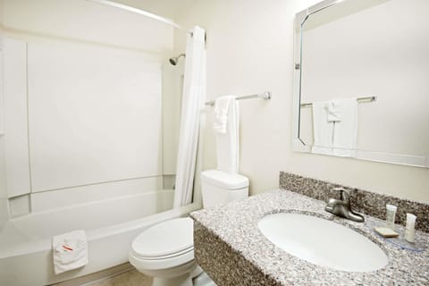Combined shower/tub, deep soaking tub, hair dryer, towels